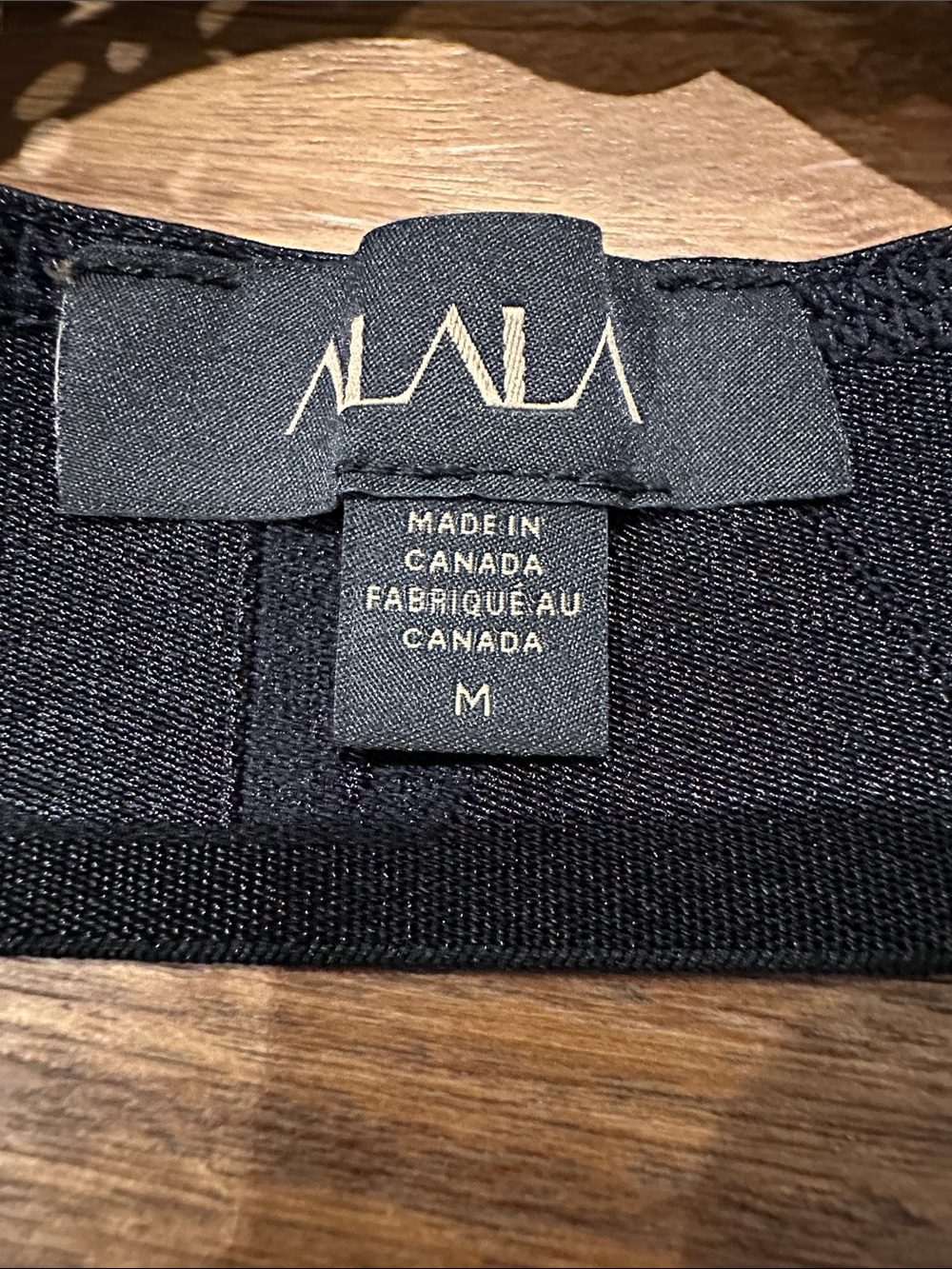 Alala Crossback Perforated Cross Back Sports Bra Size M - Picture 8 of 8
